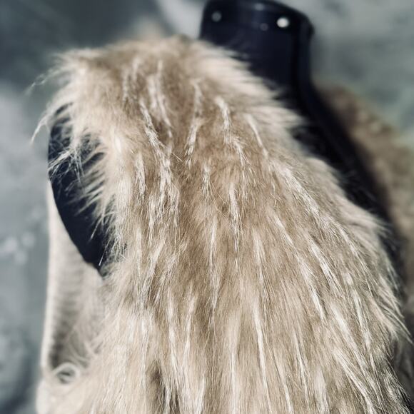 Maurices Womens XXL Faux Feather Fur Open Crochet Cardigan Vest Sweater Beige - Picture 4 of 7